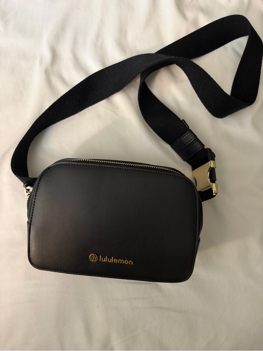 lululemon everywhere belt bag 1L leather alternative